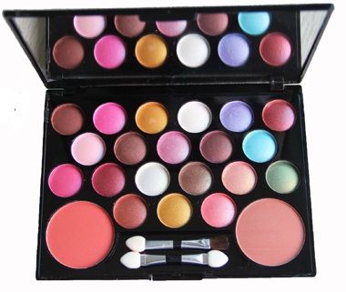 Paleta de 22 sombras e 2 blushes.